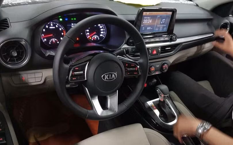 Kia Cerato 2019 bất ngờ lộ diện tại đại lý, dự kiến cuối tháng 12 ra mắt ảnh 3 Kia Cerato 2019 bất ngờ lộ diện tại đại lý, dự kiến cuối tháng 12 ra mắt ảnh 3