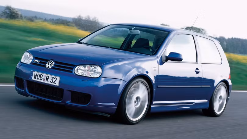 VW Golf R32 2003 là chiếc xe thương mại sản xuất hàng loạt đầu tiên được trang bị hộp số ly hợp kép dưới dạng tùy chọn.
