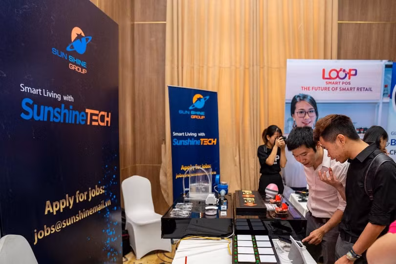 Gian hàng của Sunshine Tech tại sự kiện Vietnam Mobile Day 2019, giới thiệu những sản phẩm sử dụng công nghệ tiên tiến và, hiện đại đang được áp dụng vào các căn hộ của Sunshine Group Gian hàng của Sunshine Tech tại sự kiện Vietnam Mobile Day 2019, giới thiệu những sản phẩm sử dụng công nghệ tiên tiến và, hiện đại đang được áp dụng vào các căn hộ của Sunshine Group