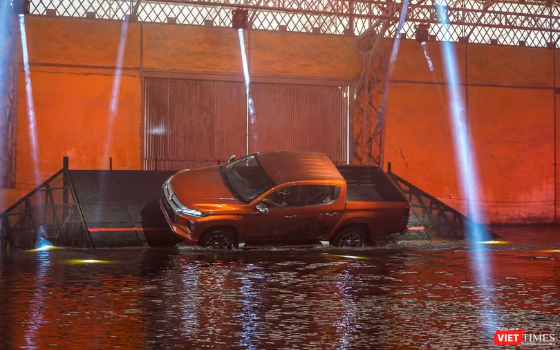 Mitsubishi Triton 2019 cho phép xe có thể đi trên dốc nghiêng khoảng 45 độ. Mitsubishi Triton 2019 cho phép xe có thể đi trên dốc nghiêng khoảng 45 độ.