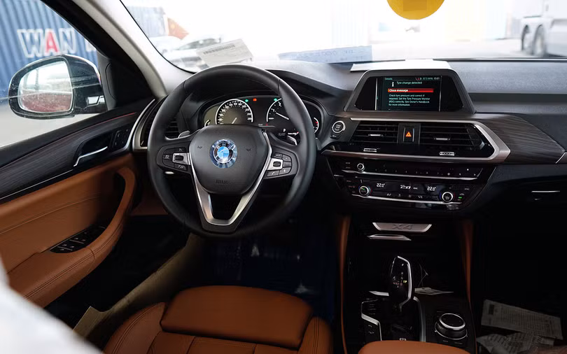 Nội thất của BMW X4 được bê nguyên thiết kế của người anh em X3. Nội thất của BMW X4 được bê nguyên thiết kế của người anh em X3.