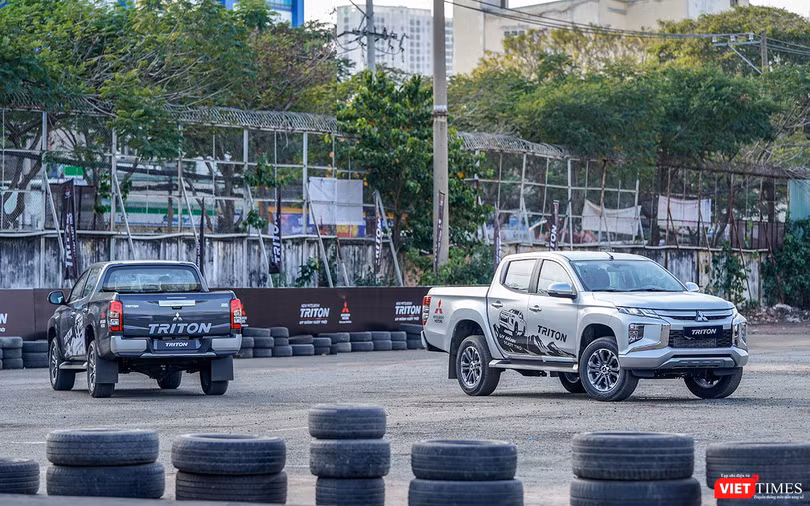 Mitsubishi Triton 2019 hiện mới chỉ 2 phiên sử dụng động cơ Diesel 2.4L MIVEC, chỉ có hộp số tự động 6 cấp. Phiên bản số sàn sẽ sớm được Mitsubishi đưa về để phục vụ các đối tượng khách hàng kinh doanh vận tải. Mitsubishi Triton 2019 hiện mới chỉ 2 phiên sử dụng động cơ Diesel 2.4L MIVEC, chỉ có hộp số tự động 6 cấp. Phiên bản số sàn sẽ sớm được Mitsubishi đưa về để phục vụ các đối tượng khách hàng kinh doanh vận tải.