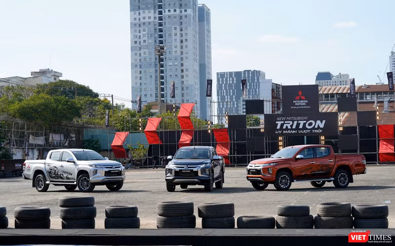 Với tính năng vận hành vượt trội, Triton mới không chỉ là mẫu xe đáp ứng trọn vẹn nhu cầu kinh doanh mà còn là một người bạn đường lý tưởng cho những cá nhân ưa thích sự trải nghiệm, chinh phục địa hình và những chuyến đi phiêu lưu. Với tính năng vận hành vượt trội, Triton mới không chỉ là mẫu xe đáp ứng trọn vẹn nhu cầu kinh doanh mà còn là một người bạn đường lý tưởng cho những cá nhân ưa thích sự trải nghiệm, chinh phục địa hình và những chuyến đi phiêu lưu.