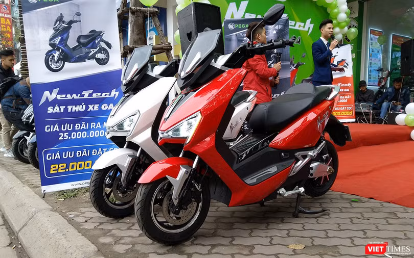 Pega NewTech có thiết kế tương đồng với các mẫu xe tay ga Maxi-Scooter .