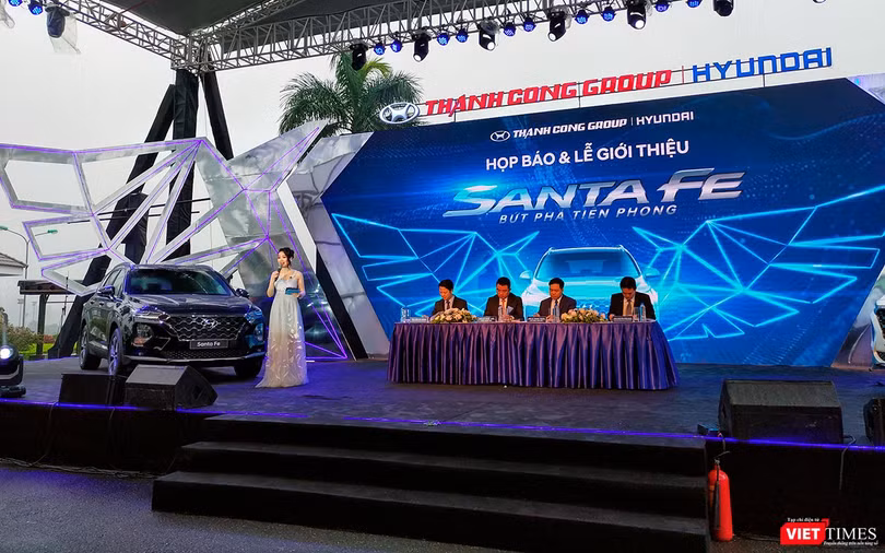 Đại diện Hyundai Thành Công cho biết đã có gần 3000 đơn đặt hàng đối với mẫu Santa Fe 2019.