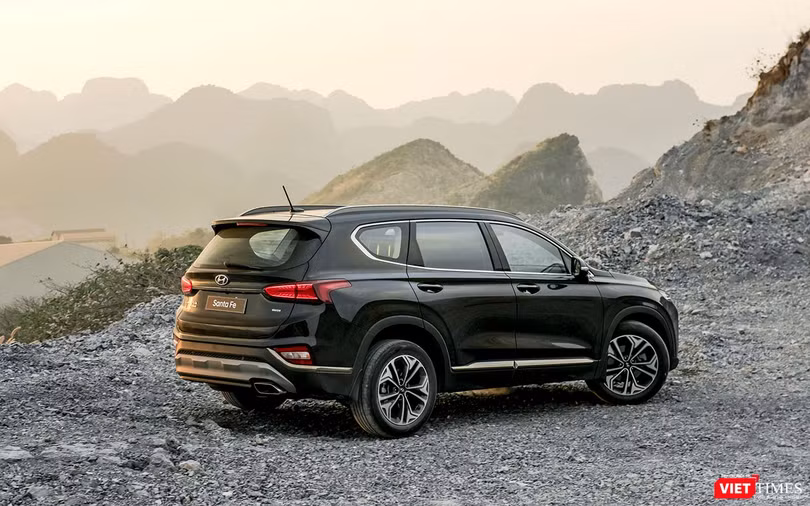 So với thế hệ cũ, Hyundai Santa Fe 2019 hoàn toàn mới đã được nới rộng cả về chiều dài và trục dài cơ sở.