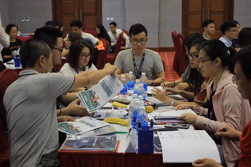 Nhóm cán bộ điều hành cao cấp sẽ được tham gia khóa đào tạo sẽ có cơ hội tham gia 4 khóa đào tạo trong nước và 2 khóa đào tạo thực tế tại các chặng đua F1 Singapore và Australia Nhóm cán bộ điều hành cao cấp sẽ được tham gia khóa đào tạo sẽ có cơ hội tham gia 4 khóa đào tạo trong nước và 2 khóa đào tạo thực tế tại các chặng đua F1 Singapore và Australia