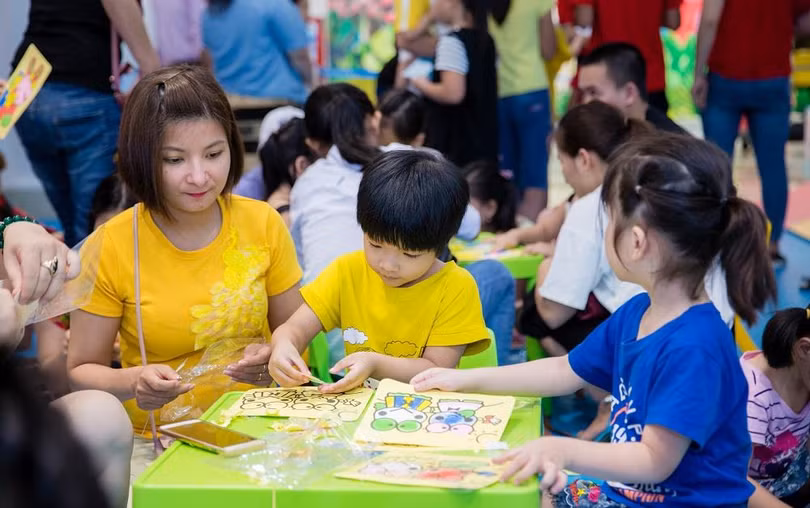 Không chỉ có các hoạt động thể chất, các em còn có được tham gia nhiều hoạt động sáng tạo, rèn luyện trí tuệ bổ ích Không chỉ có các hoạt động thể chất, các em còn có được tham gia nhiều hoạt động sáng tạo, rèn luyện trí tuệ bổ ích