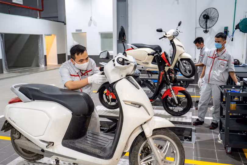 Không chỉ ô tô, xưởng dịch vụ của VinFast Phạm Văn Đồng cũng có khu vực bảo dưỡng, sửa chữa riêng cho các dòng xe máy điện của VinFast. Các nhu cầu khác về xe máy điện VinFast cũng đều được đáp ứng tại đây. Không chỉ ô tô, xưởng dịch vụ của VinFast Phạm Văn Đồng cũng có khu vực bảo dưỡng, sửa chữa riêng cho các dòng xe máy điện của VinFast. Các nhu cầu khác về xe máy điện VinFast cũng đều được đáp ứng tại đây.