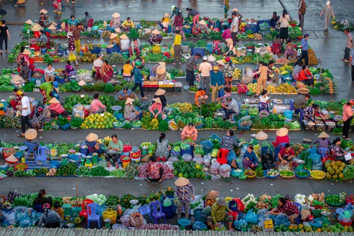 Đi chợ "chồm hổm" đẹp nhất miền Tây