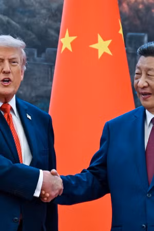 Tổng thống Mỹ Donald Trump và Chủ tịch Trung Quốc Tập Cận Bình trong cuộc gặp tại Bắc Kinh hôm 14/5. Ảnh: CNN.