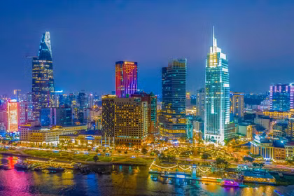 Non song một dải, lòng người một hướng