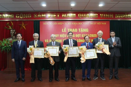 VUSTA vinh danh Đảng viên lão thành tiêu biểu