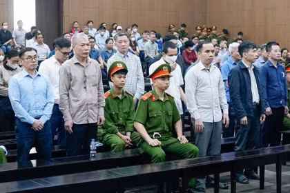 Cựu giám đốc kể về các khoản chi sau khi nhận hối lộ hơn 13 tỷ đồng