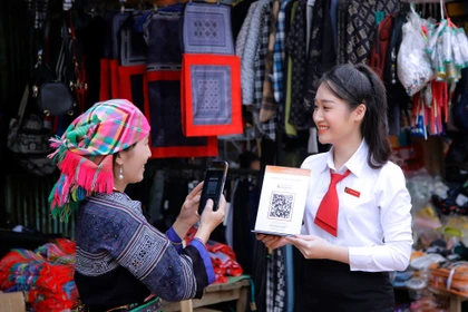 Agribank “phủ xanh” mã QR khắp các chợ dân sinh, cửa hàng tạp hóa tại nông thôn