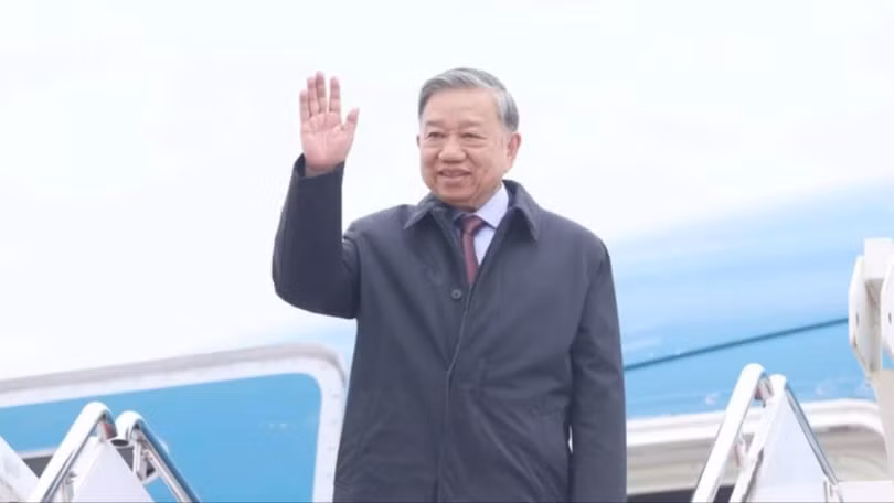 Tổng bí thư Tô Lâm tại sân bay quân sự Andrews hôm 18/2. Ảnh: TTXVN