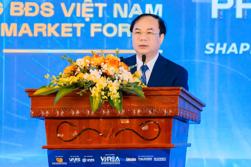 Thứ trưởng Bộ Xây dựng Nguyễn Văn Sinh tại diễn đàn sáng nay