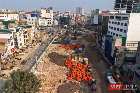 Cận cảnh con đường "đắt nhất hành tinh" ở Hà Nội