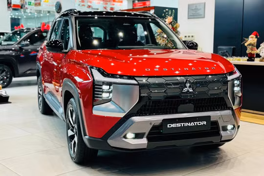 Mitsubishi Destinator hết xe tại nhiều đại lý, khách phải chờ sau Tết?