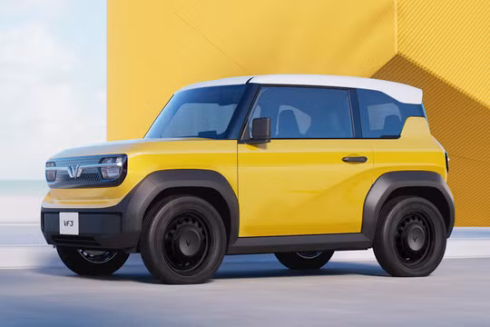 VF 3 Plus có giá cao hơn bản tiêu chuẩn, đi kèm một số trang bị mới. Ảnh: VinFast.