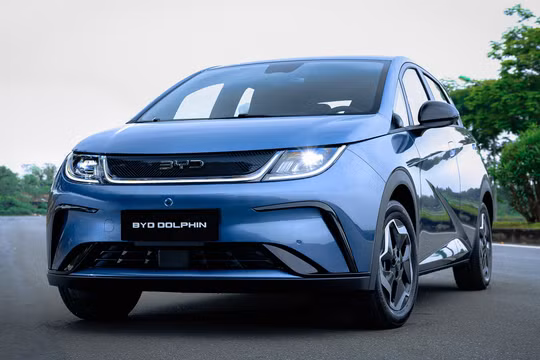 Dolphin 2026 không có thay đổi về thiết kế so với phiên bản trước, khi các chi tiết như mặt trước, cụm đèn trước và đèn hậu vẫn được giữ nguyên. Ảnh: BYD.