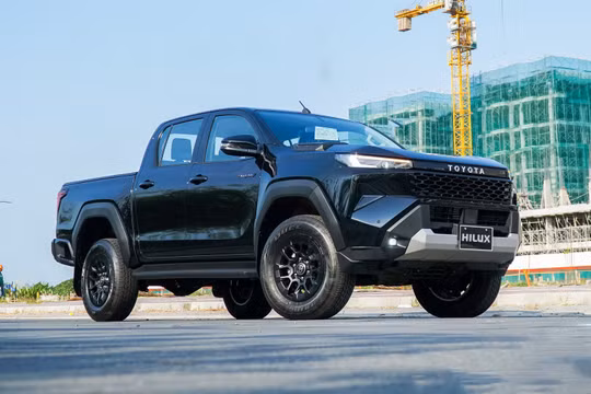 Toyota Hilux 2026 vẫn có 3 phiên bản nhưng tùy chọn động cơ đã thay đổi. Ảnh: Toyota.
