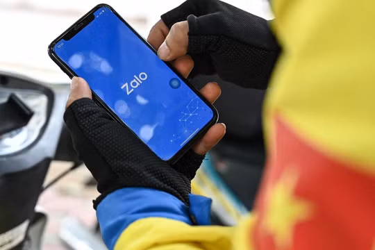 Người dùng Zalo có thể tự bảo vệ dữ liệu cá nhân bằng cách hạn chế lượng thông tin trao đổi qua nền tảng này. Ảnh: Getty.