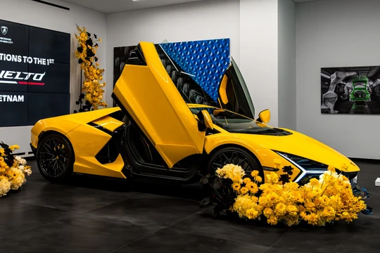 Siêu xe Lamborghini Revuelto giá 44 tỷ đồng đầu tiên về Việt Nam