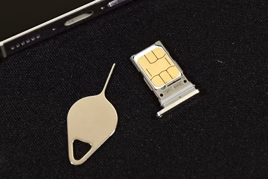 Ai có nguy cơ bị khóa SIM sau 15/4?