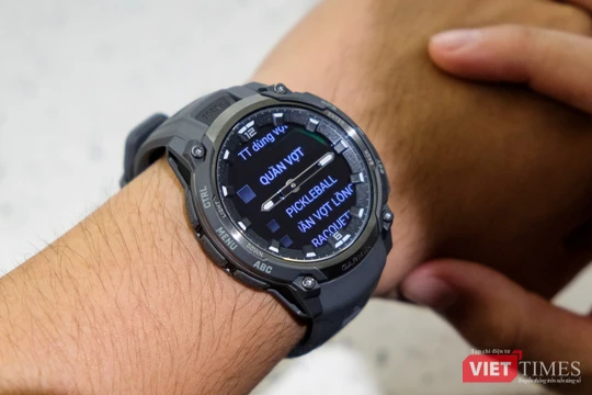 Đồng hồ Garmin Instinct Crossover AMOLED giá 17 triệu đồng có gì mạnh so với đối thủ?