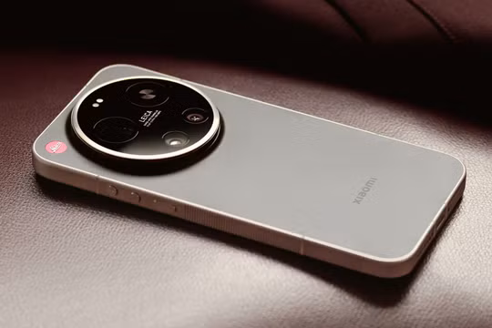 Điện thoại Leica Leitzphone đậm chất máy ảnh về Việt Nam