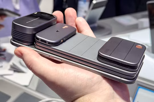 Độc lạ điện thoại "thích gì lắp nấy"