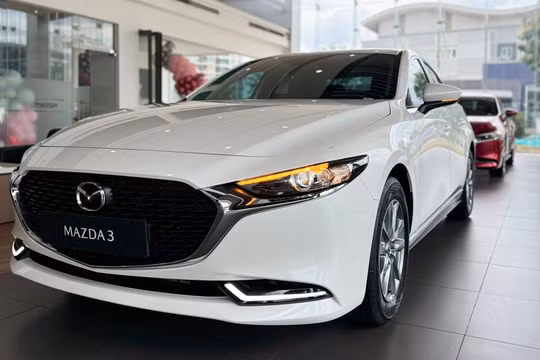 Sedan hạng C tụt dốc dù liên tục giảm giá, lộ diện cái tên “gánh” cả phân khúc