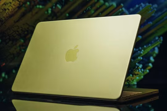 Laptop dùng chip điện thoại - quyết định gây tranh cãi hay lối đi riêng của Apple?