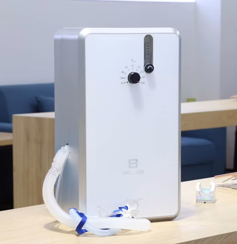 Hệ thống trợ thở HFNC với tên gọi BAC385 có thiết kế riêng của Bkav và các bác sỹ tại Bệnh viện Bệnh Nhiệt đới Trung ương. (Ảnh: CEO Bkav Nguyễn Tử Quảng)