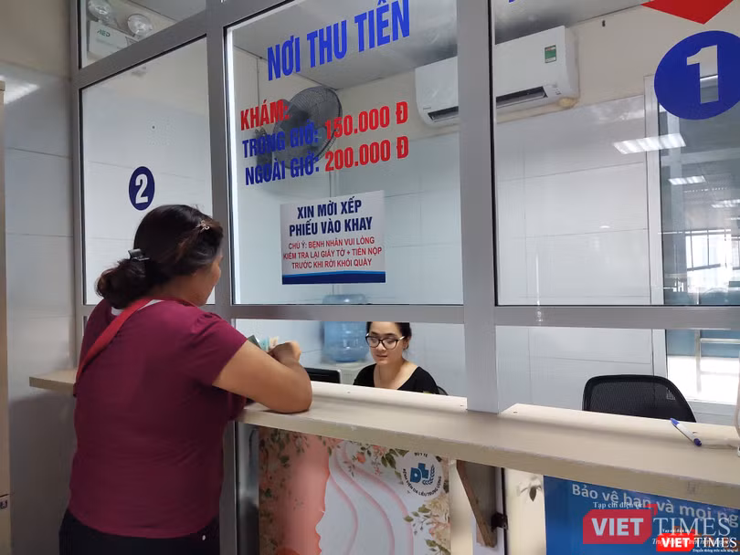 Bệnh nhân thanh toán viện phí (Ảnh: Minh Thúy) Bệnh nhân thanh toán viện phí (Ảnh: Minh Thúy)