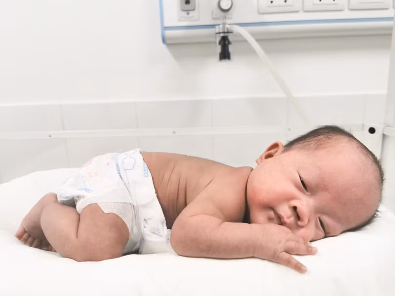 Sau 102 ngày điều trị, bé đã khỏe mạnh, tự thở, tuần hoàn ổn định (Ảnh: Bệnh viện Phụ sản Hà Nội) Sau 102 ngày điều trị, bé đã khỏe mạnh, tự thở, tuần hoàn ổn định (Ảnh: Bệnh viện Phụ sản Hà Nội)