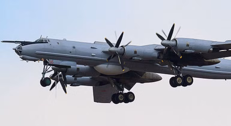 Máy bay trinh sát tầm xa chống tàu ngầm Tu-142MK. Máy bay trinh sát tầm xa chống tàu ngầm Tu-142MK.