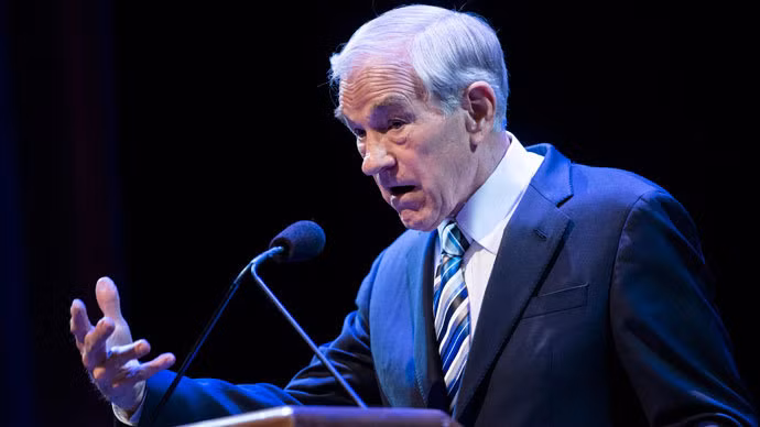 Cựu ứng viên tổng thống Mỹ Ron Paul trong bài viết của mình ngày 10.9.2018 (một ngày trước khi Mỹ tưởng niệm 17 năm vụ tấn công khủng bố vào tòa tháp đôi tại New York) đã chỉ trích Mỹ đứng cùng phía với al-Qaeda. Cựu ứng viên tổng thống Mỹ Ron Paul trong bài viết của mình ngày 10.9.2018 (một ngày trước khi Mỹ tưởng niệm 17 năm vụ tấn công khủng bố vào tòa tháp đôi tại New York) đã chỉ trích Mỹ đứng cùng phía với al-Qaeda.