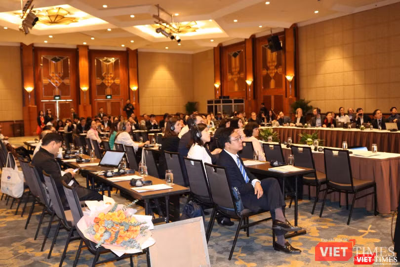 Toàn cảnh cuộc họp Toàn cảnh cuộc họp