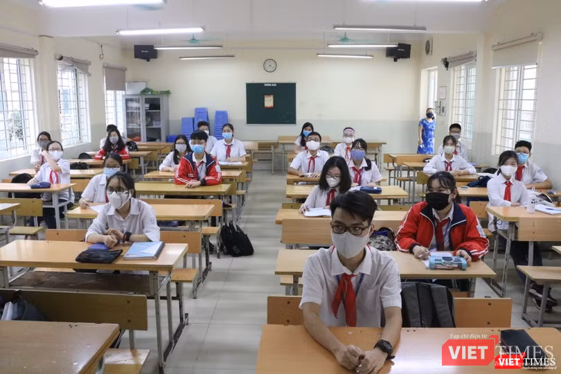Học sinh tuân thủ quy định phòng dịch COVID-19 trong lớp học. Ảnh: Minh Thúy Học sinh tuân thủ quy định phòng dịch COVID-19 trong lớp học. Ảnh: Minh Thúy