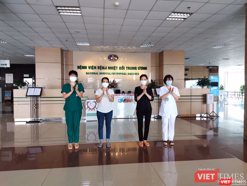 2 bệnh nhân mắc COVID-19 trong ngày được công bố khỏi bệnh. Ảnh: Minh Thúy