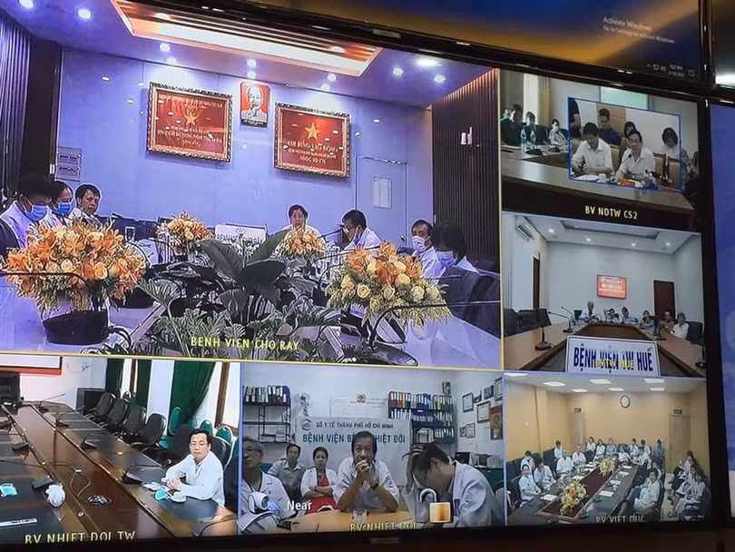 Hội chẩn trực tuyến đánh giá về tình hình sức khỏe của bệnh nhân 91. Ảnh: Lê Hảo Hội chẩn trực tuyến đánh giá về tình hình sức khỏe của bệnh nhân 91. Ảnh: Lê Hảo