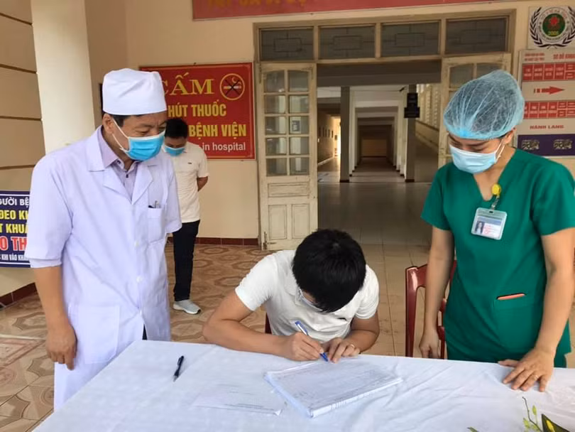 Bệnh nhân 265 mắc COVID-19 trong ngày được công bố khỏi bệnh. Ảnh: Phạm Hằng