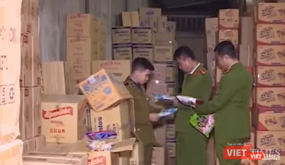 Cơ quan chức năng thực hiện công tác kiểm tra Cơ quan chức năng thực hiện công tác kiểm tra