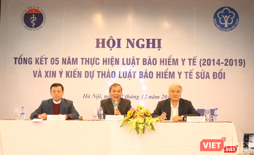 Đại diện Vụ BHYT (Bộ Y tế) và Bảo hiểm xã hội Việt Nam thảo luận tại hội nghị