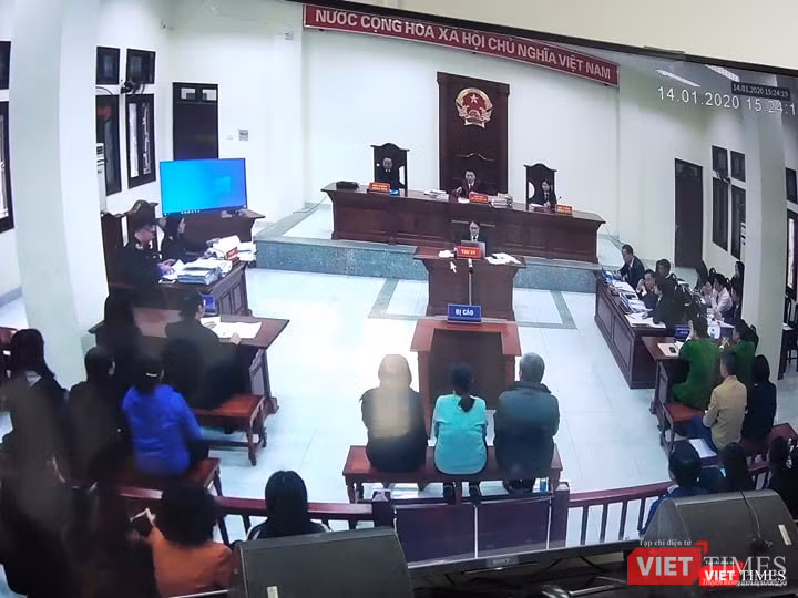 Phiên tòa tiếp tục với phần tranh luận của luật sư. Ảnh: Minh Thúy Phiên tòa tiếp tục với phần tranh luận của luật sư. Ảnh: Minh Thúy