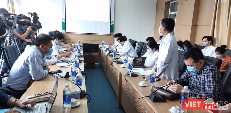 Cuộc họp đột xuất của lãnh đạo Bộ Y tế với Bệnh viện Bệnh Nhiệt đới Cuộc họp đột xuất của lãnh đạo Bộ Y tế với Bệnh viện Bệnh Nhiệt đới