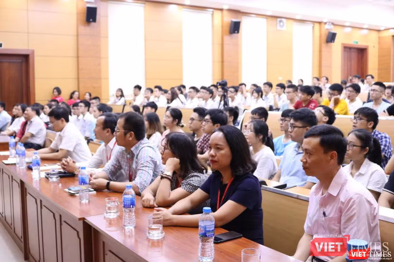 Các đại biểu tham dự chương trình Các đại biểu tham dự chương trình
