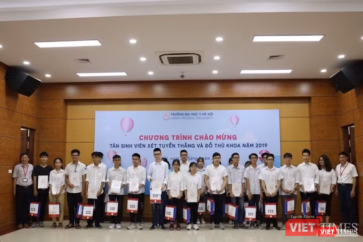 Các em học sinh có thành tích xuất sắc được xét tuyển thẳng vào Trường Đại học Y Hà Nội Các em học sinh có thành tích xuất sắc được xét tuyển thẳng vào Trường Đại học Y Hà Nội